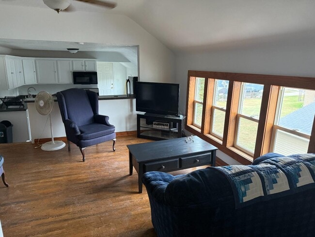 Building Photo - 2482 Bangs St