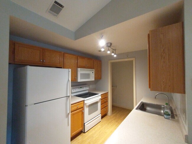 Photo - 2 Bedroom 2 Bath Unit-Available Now! Unidad 96