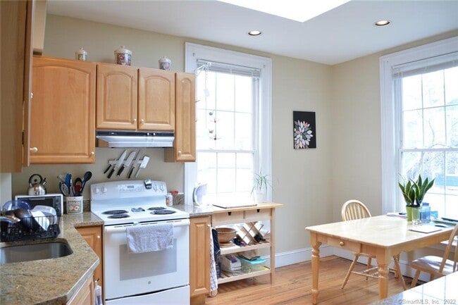 Building Photo - 104 William St Unit 2