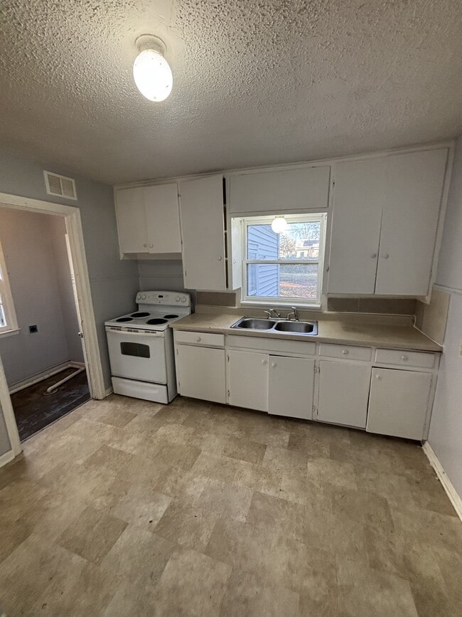 Photo - 1912 N Grove St