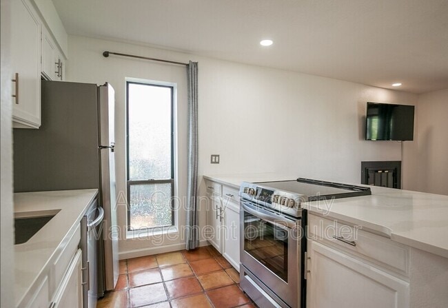 Photo - 2800 Kalmia Ave Unidad A319