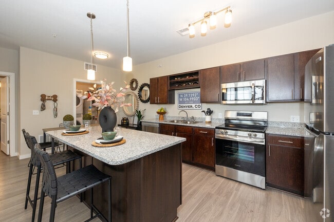 2BR, 2BA - 1,089SF - Kitchen