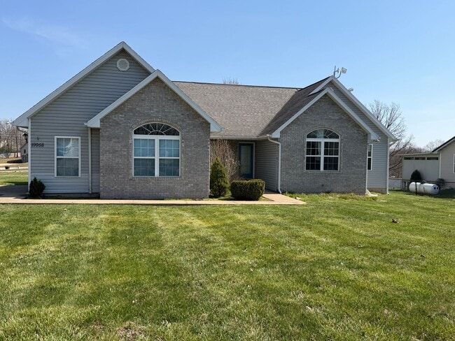 Building Photo - Available 04/01/2026....  MONTH TO MONTH TIL JUNE 2026