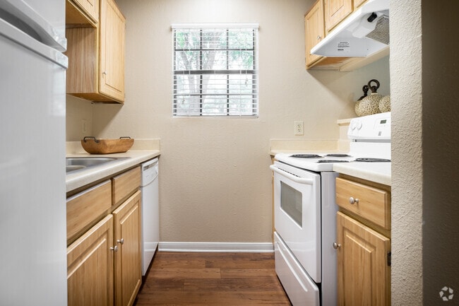 A1 - 675SF - Summit Ridge Apartments