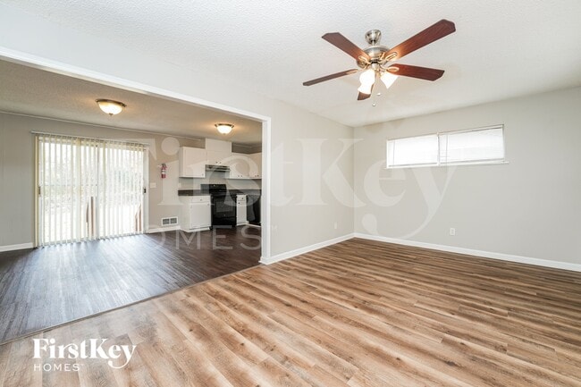 Photo - 123 Scarsdale Dr