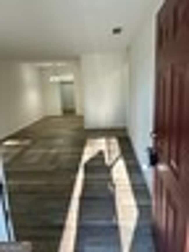 Photo - 605 Douglas Dr