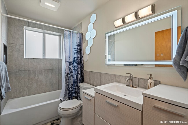 Photo - Downtown Classics