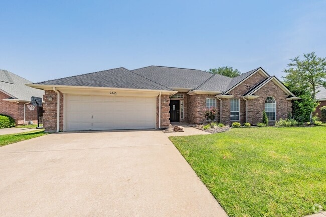 Building Photo - Stunning Home With Pool In North Richland ...