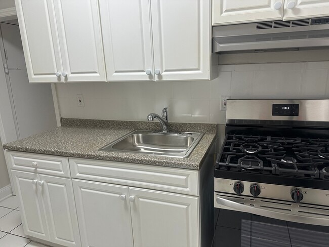 Photo - 332 61st St Unidad B3