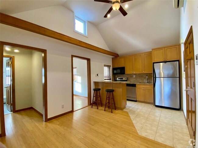 Building Photo - 53-56-56 72nd Pl Rental