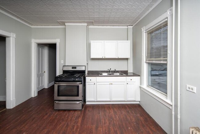 Building Photo - 13 112th St