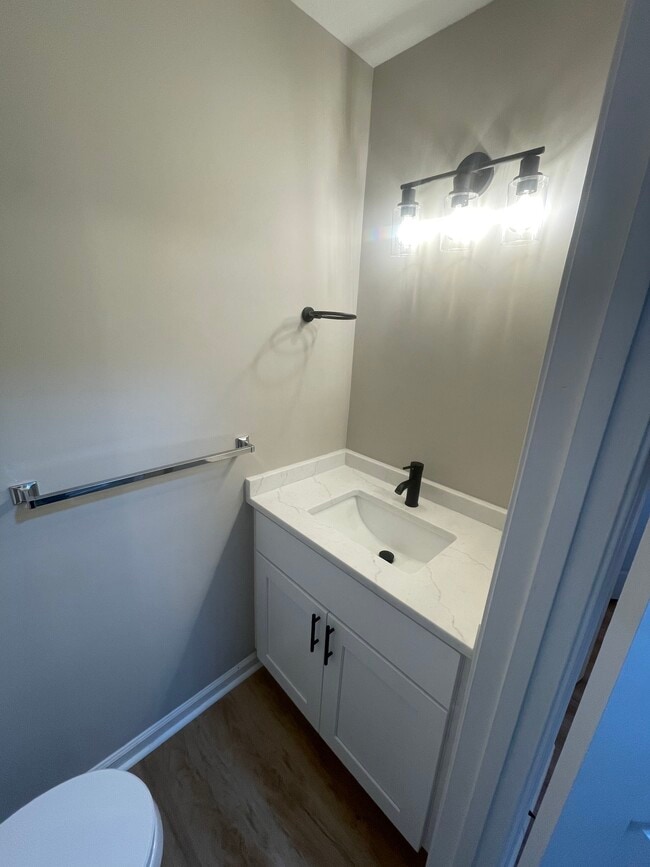 Photo - 254 Loch Cir