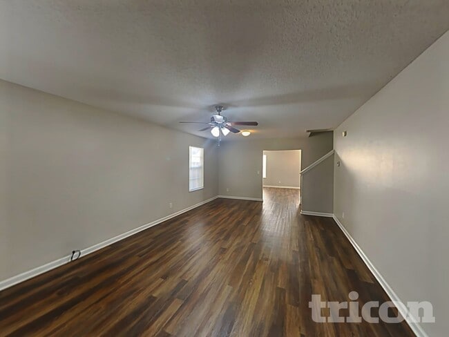 Photo - 945 Schofield Ln