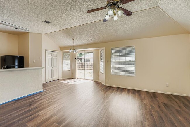 Photo - 1609 Honeysuckle Ln