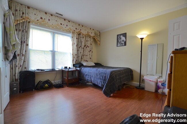 Photo - 140 Newton St Unidad 3