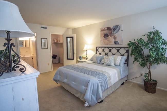 Building Photo - Hunt Club