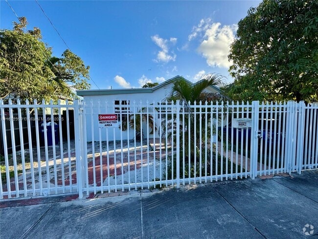 Building Photo - 2326 NW 59th St Rental