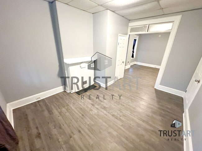 Photo - 330 N 53rd St