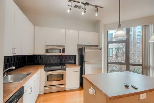 Photo - 525 E 6th St