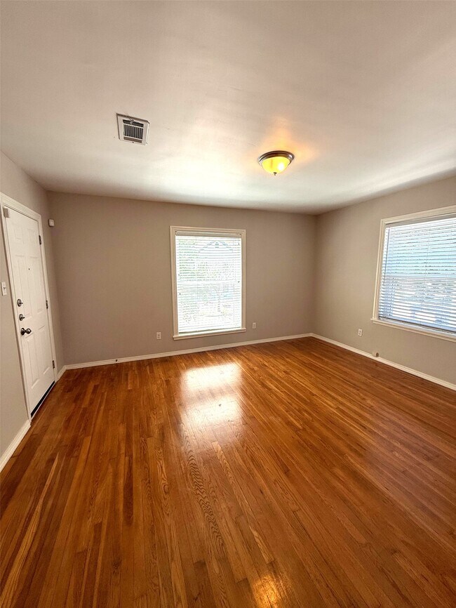 Photo - 1915 Binz St Unit 1