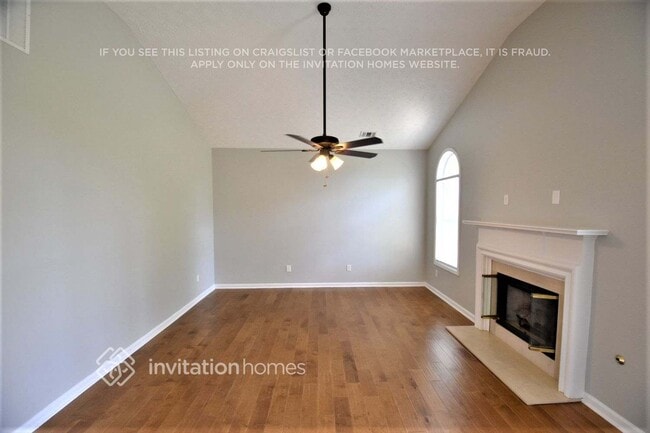 Photo - 541 Chaucer Way