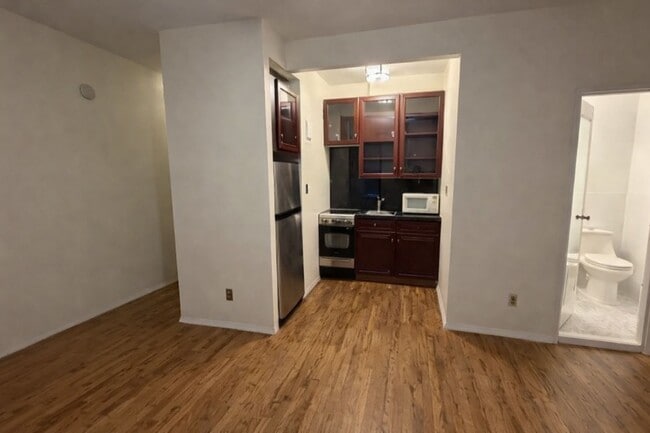 Photo - 160 E 91st St