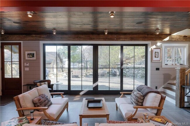 Photo - 325 Ferdon Ave