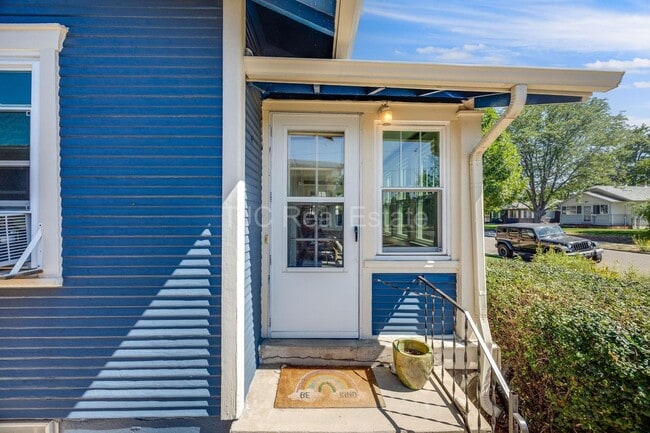 Photo - 4907 Grove St