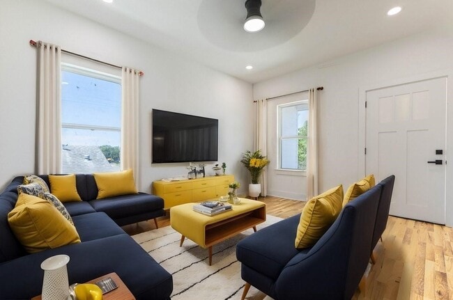 Photo - 408 Armstrong St