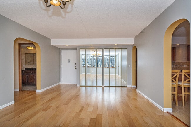 Photo - 1731 Beacon St Unidad 611