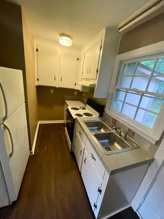 Building Photo - 8842 Deerwood Dr Rental