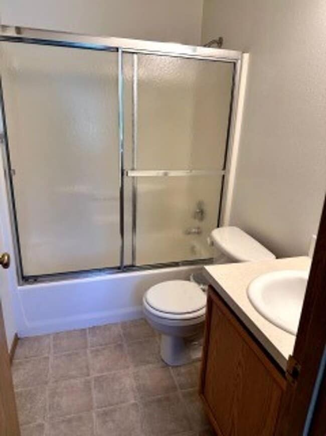 Photo - Beautiful 3 Bedroom Home Near University o...