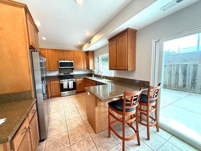 Photo - Beautifully Maintained 3Bd/2.5Ba Near Capitola Mall!