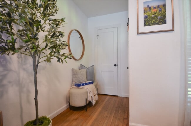 Photo - 219 W 30th St