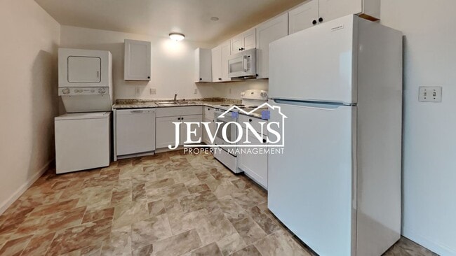 Building Photo - 2076 E 56th St Unit E4 Rental