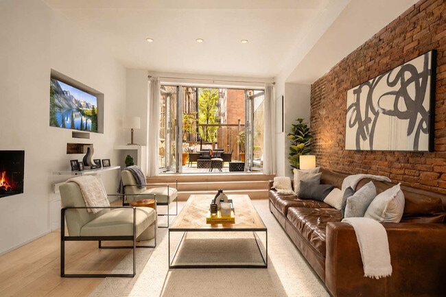 Building Photo - 354 Bowery-SI ID1035006P