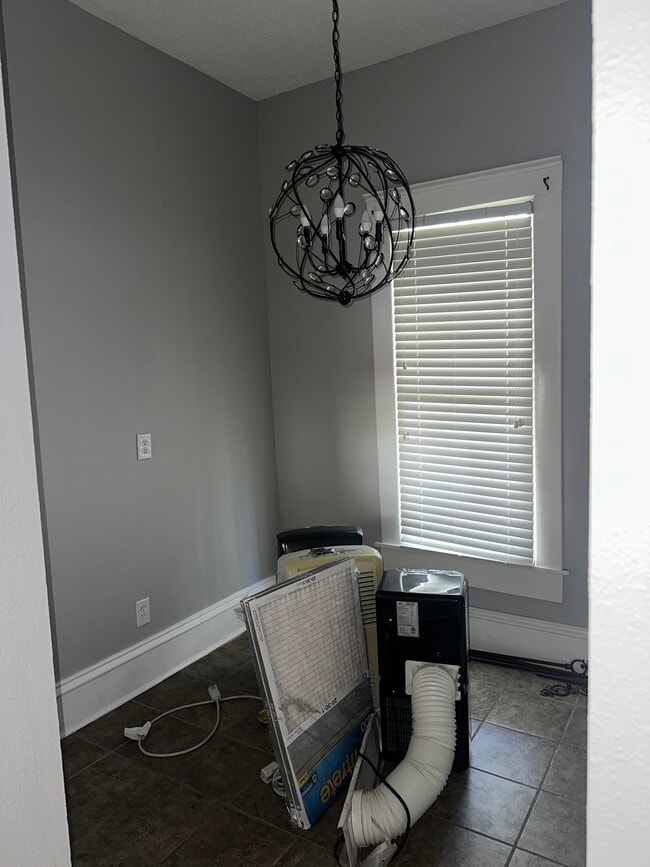 Eat In Kitchen Area - 1905 Ivy St