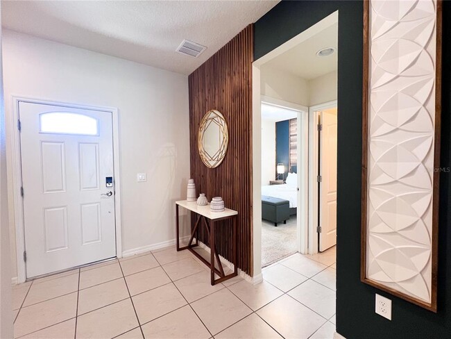 Photo - 2442 Dubai St