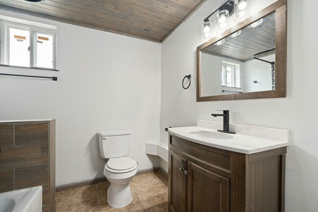 Photo - 215 S 11th St