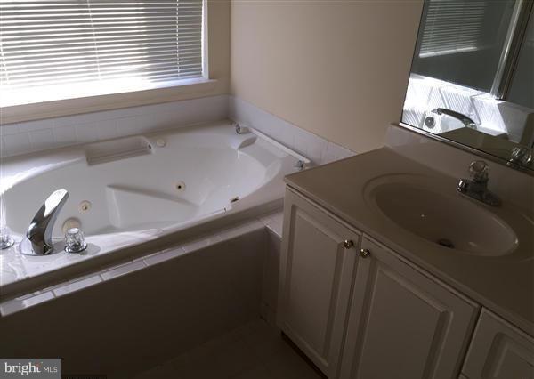 Photo - 47665 Comer Square