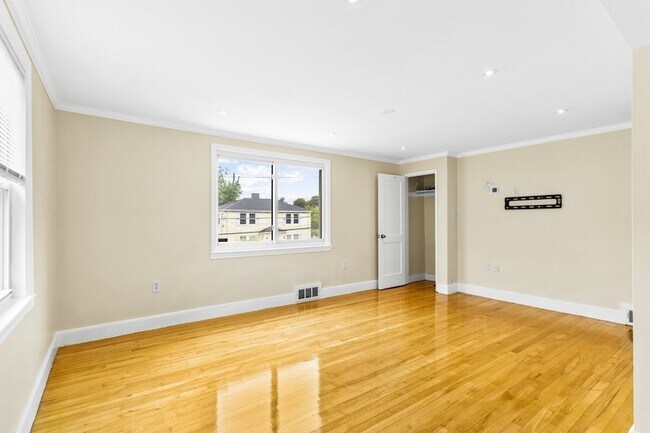 Photo - 84 Gladeside Ave