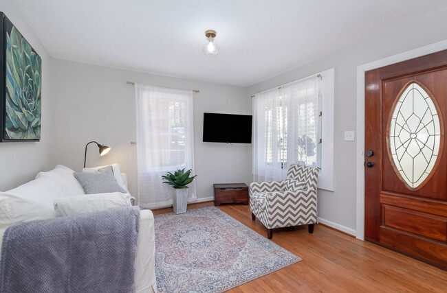 Photo - 123 Archdale Dr