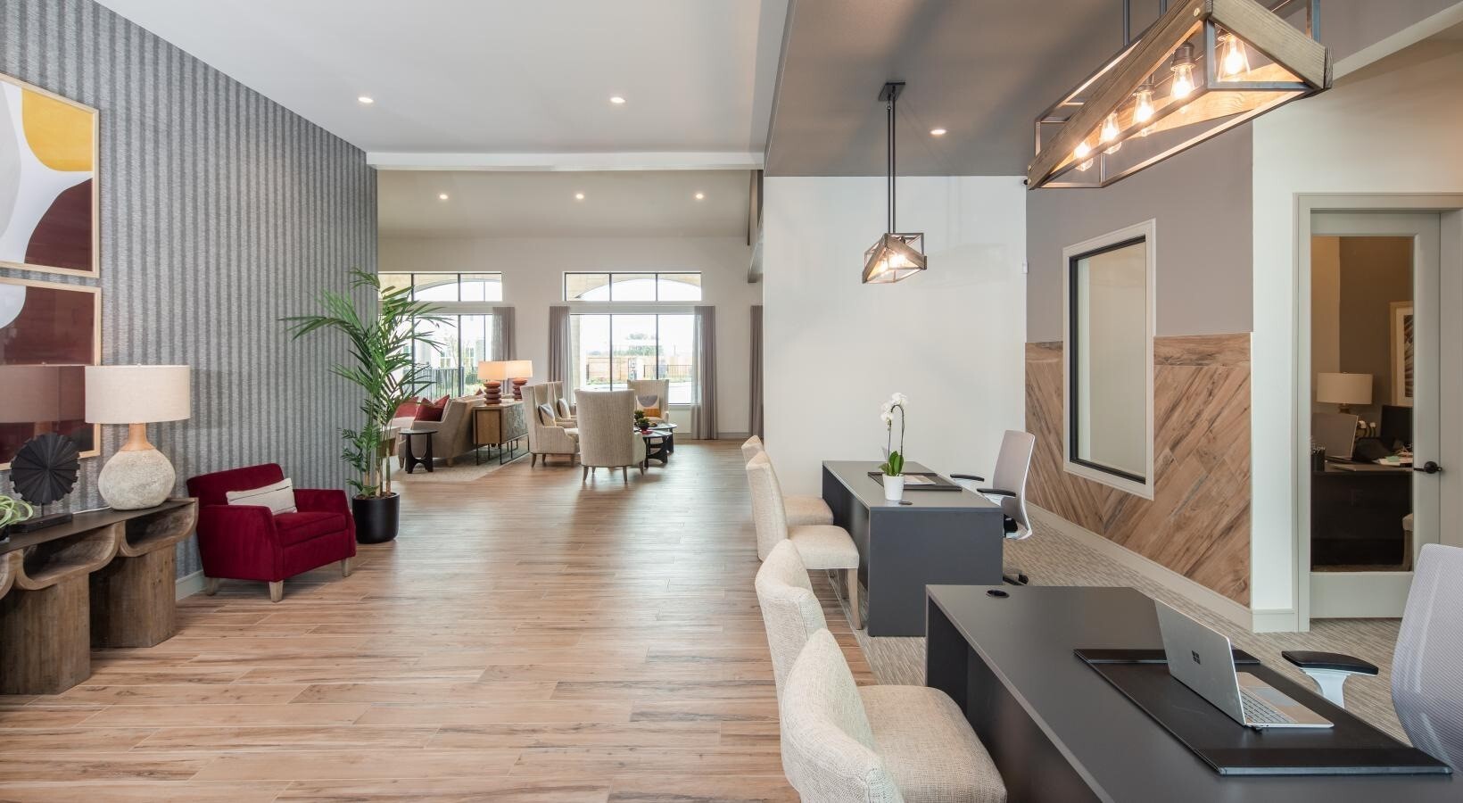 Photo - 12111 S Main St