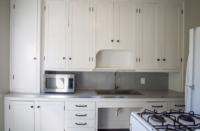 Photo - Studio w/Vintage Touches, Modern Upgrades + FREE LAUNDRY! Unit 03
