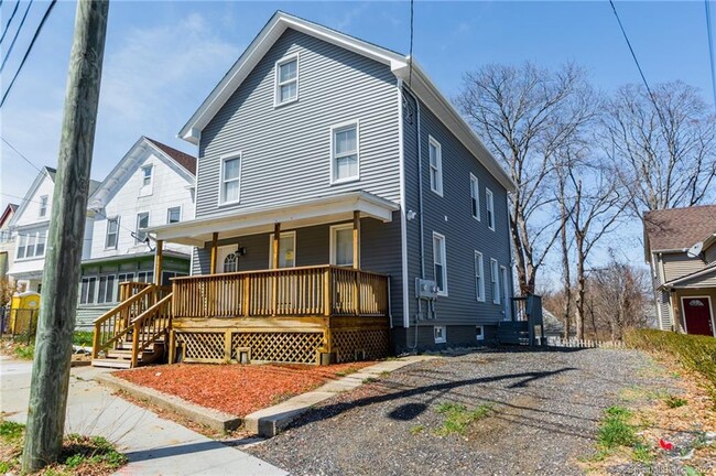 Building Photo - 31 Willetts Ave Rental