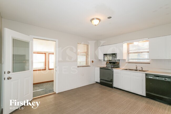 Photo - 890 Prigge Rd