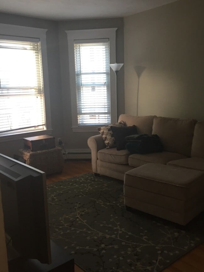 Photo - 931 E 4th St Unit 2