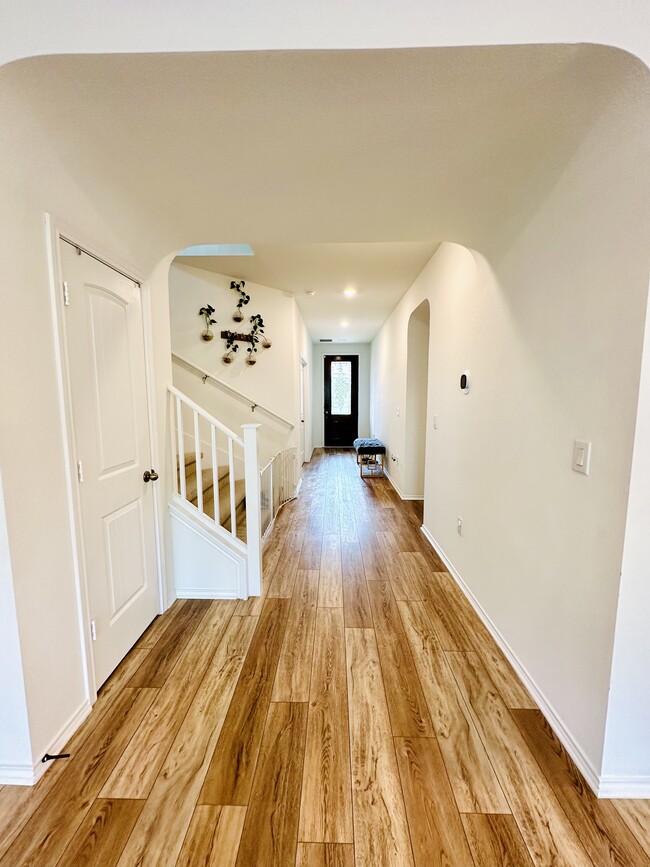 Photo - 524 Ayinger Ln