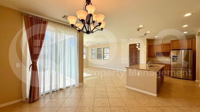 Building Photo - 894 S Agnes Ln
