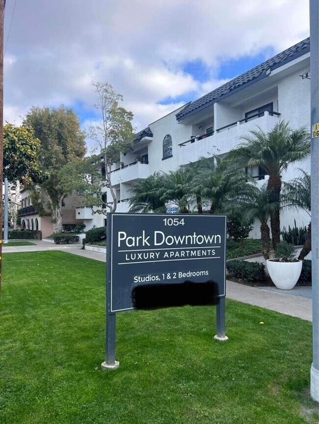 Building Photo - Park Downtown Apartments